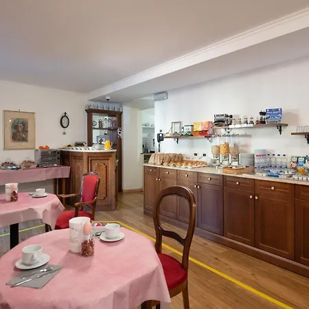 Ξενοδοχείο Garni 3*